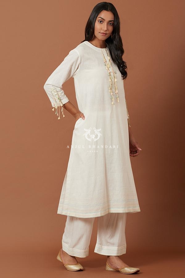 White kurta design on sale girl